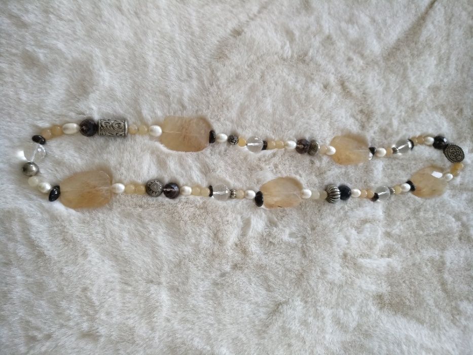 Colar artesanal comprido pedras