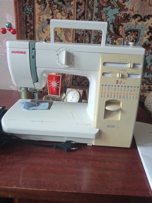 Швейна машинка Janome 423S