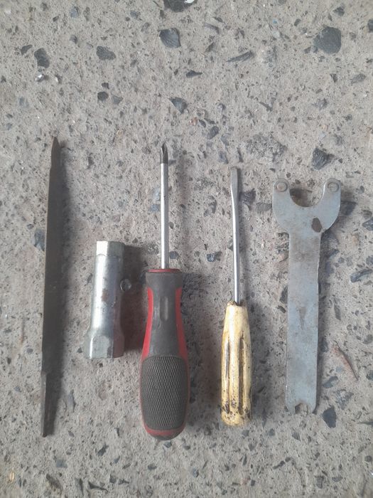 Інструмент одним лотом.