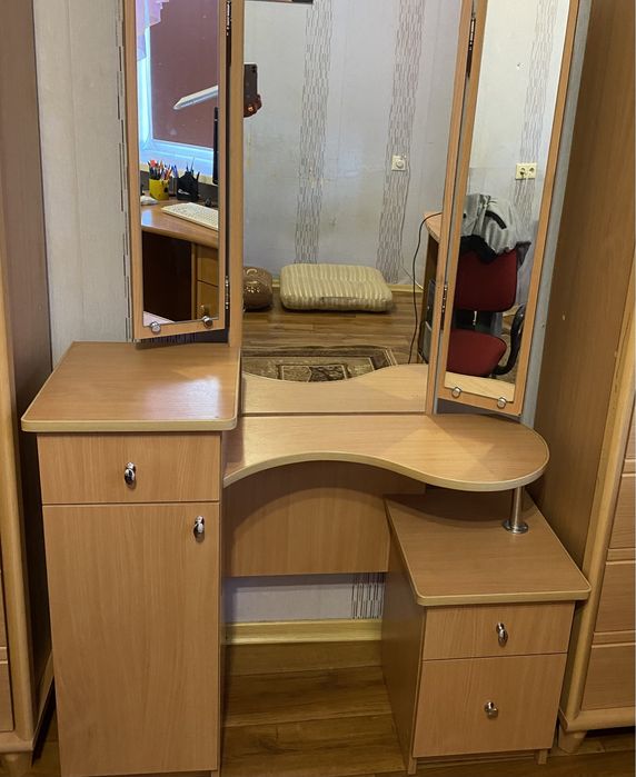 Трюмо, зеркало, туалетный столик,