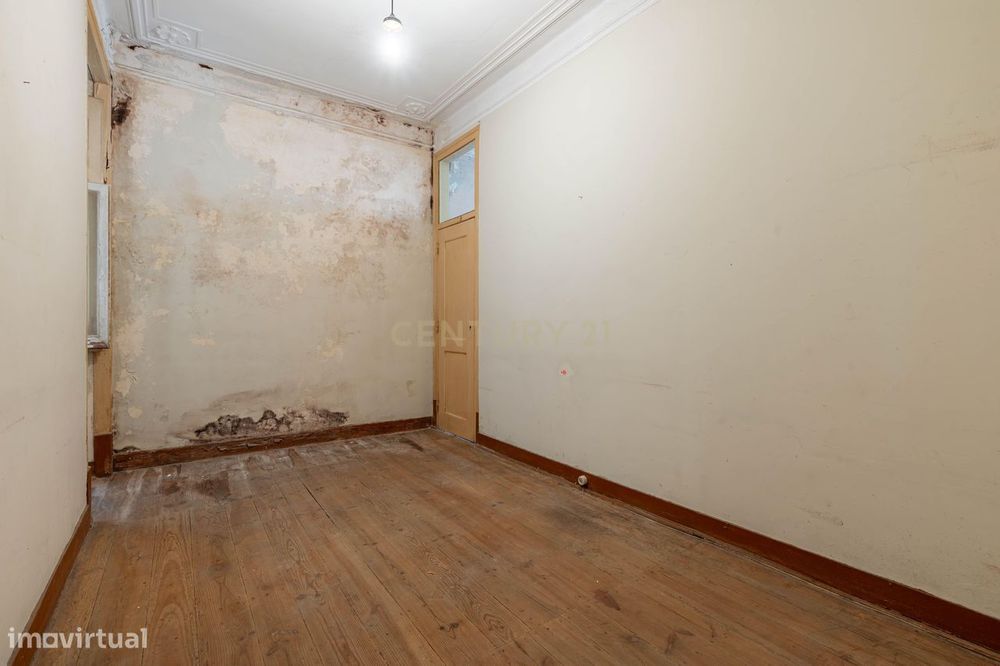 Charme Clássico | 185 m² | Varanda | Estrela - Lisboa