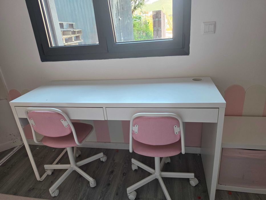 Secretaria ikea com cadeiras