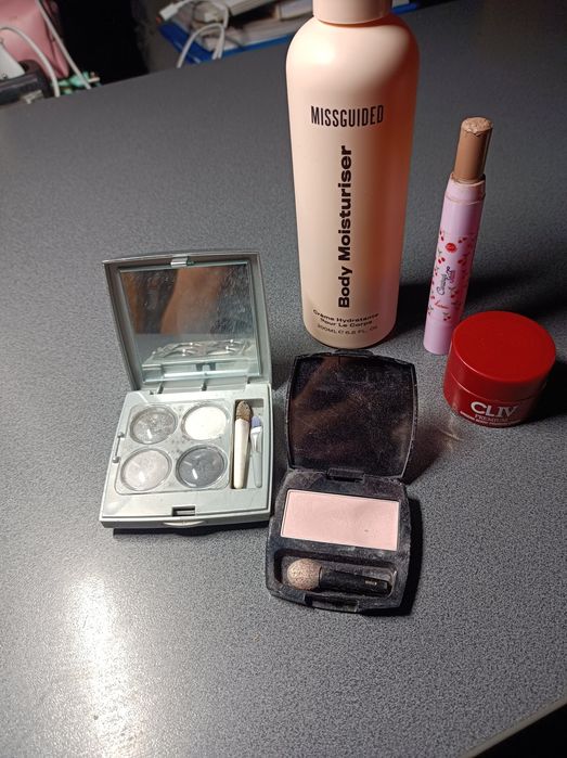 Kosmetyki komplet, bronzer Bell balsam róż cienie