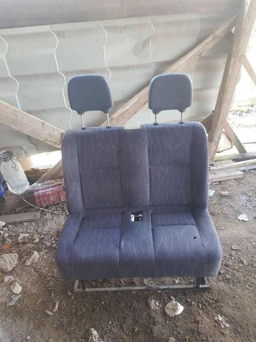Подвійні автомобільні сідушки до міні буса.