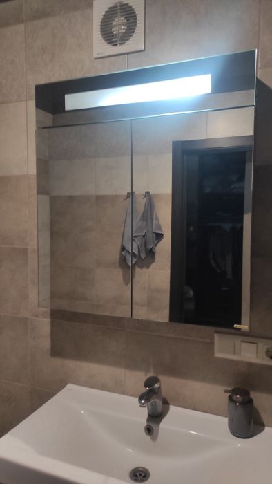 Дзеркальна тумба у ванну