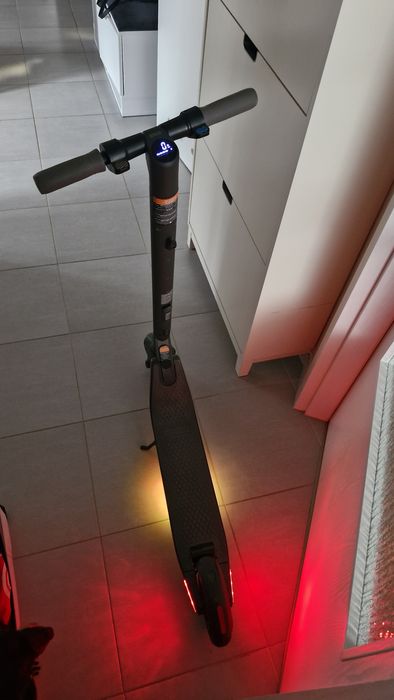 Hulajnoga Segway Ninebot Es2 z ładowarką