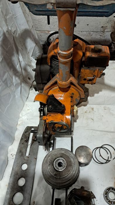 Продам бензопилу Урал на запчастини.