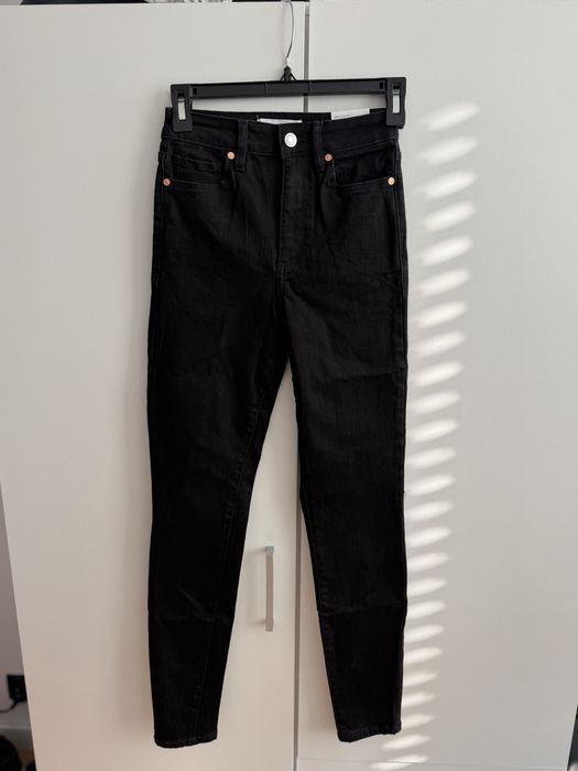 Czarne jeansy skinny Mango