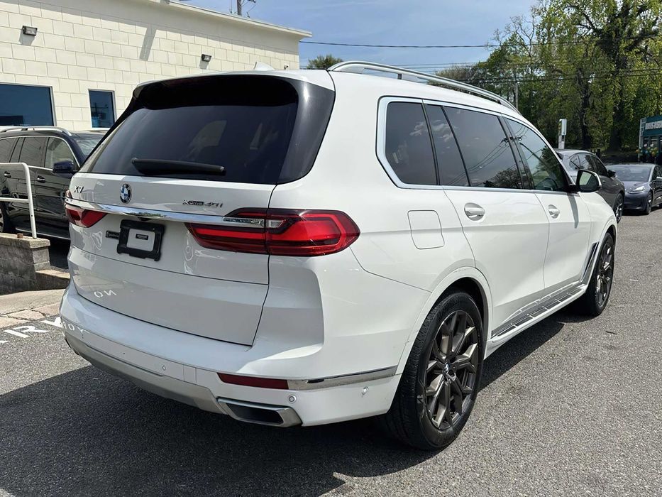 BMW X7      2020