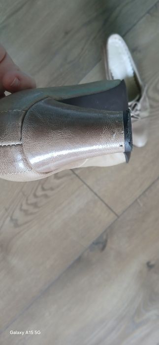 Czółenka beż Eksbut skórzane damskie