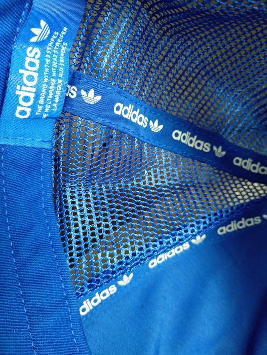 Męska czapka sportowa z daszkiem.