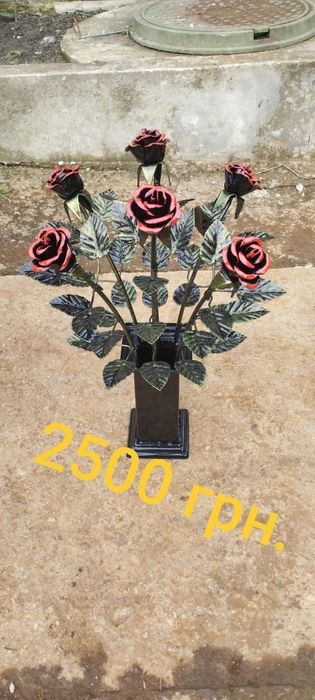 Ковані троянди на цвинтар або алеї слави 6 троянд