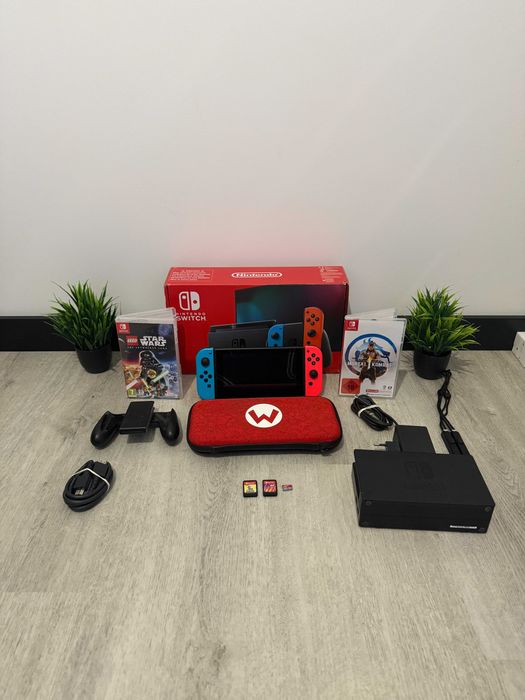 Konsola Nintendo Switch V2 + Akcesoria + 4 Gry + Karta 128GB + Etui