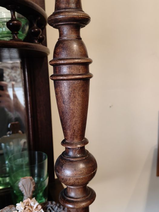 Louceiro detalhado antigo