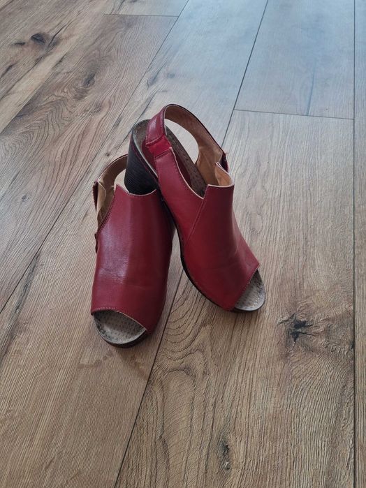 Buty skórzane 36 obcas