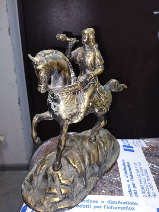 Бронзові статуетки