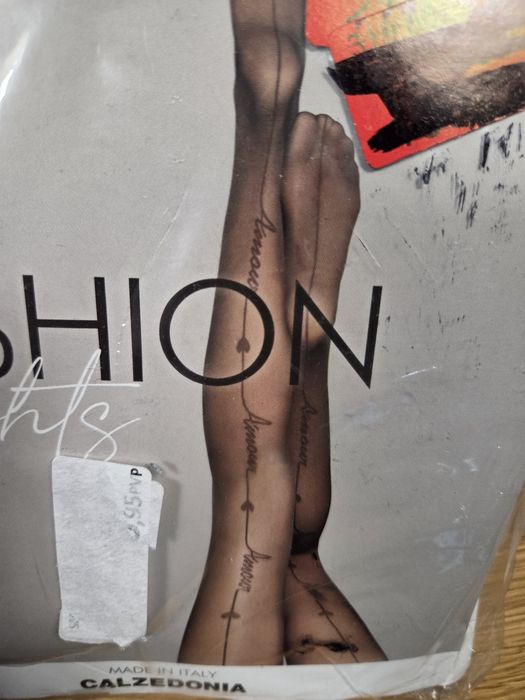 Czarne rajstopy calzedonia m/l szew tylny napisy amour