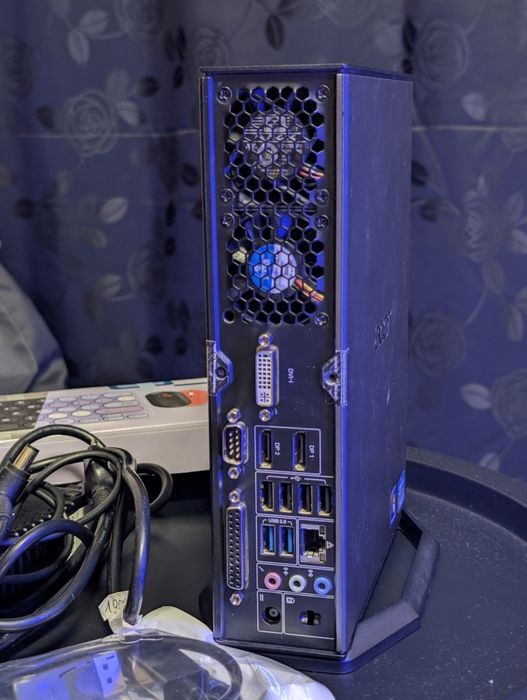 acer INTEL CORE 7, 8g DDR3, 256gb.

SRURN 3.10GHZ