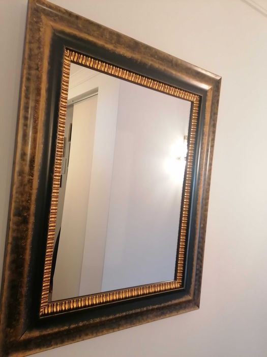 Espelho com moldura