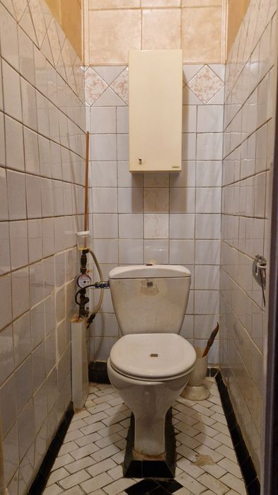 Продам 2к  квартиру від власника в Дніпровському районі, проспект Воскресенський, 50.