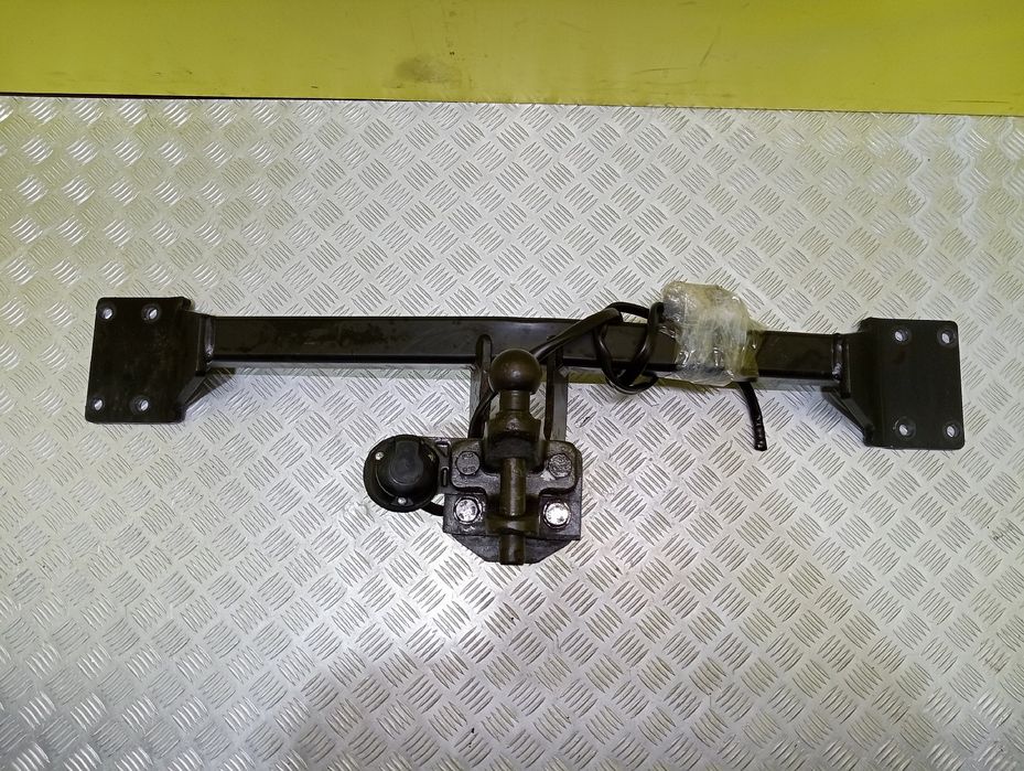 Фаркоп Touareg NF 2010-2014 Буксировочный крюк Туарег разборка Шрот