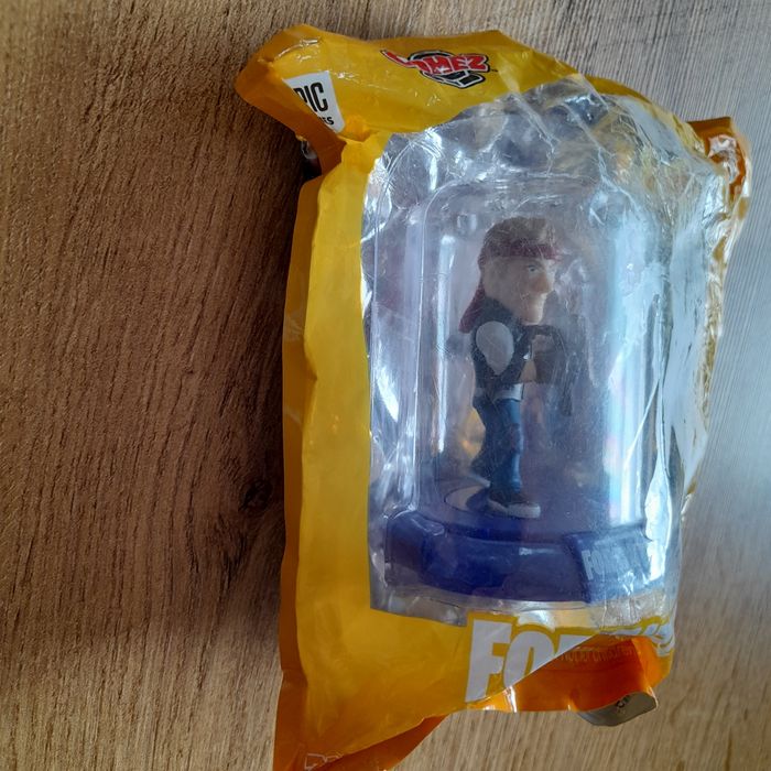 4x Nowe figurki Fortnite + koszulka Fortnite