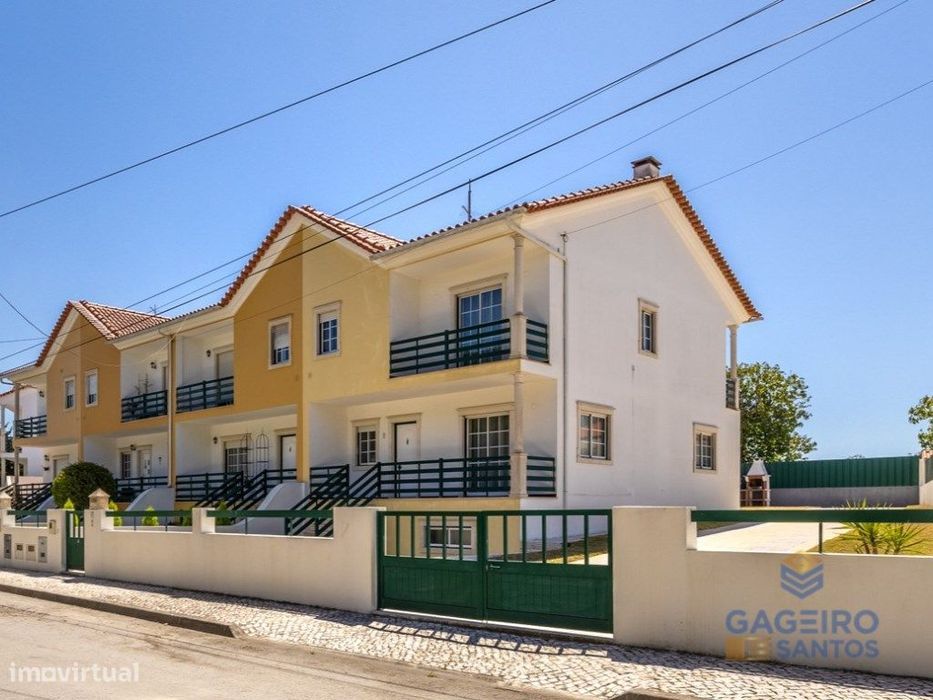 Moradia T3 em condomínio com terreno em Famalicão, Nazaré