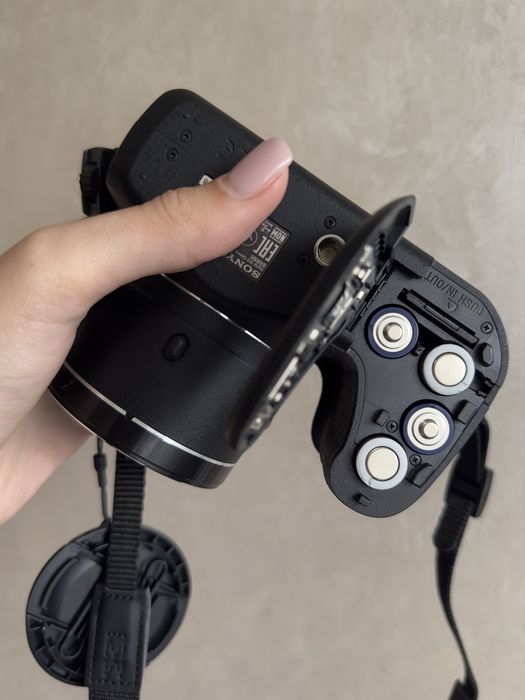 Продаю майже новеньку камеру SONY PowerShot DSC-H300