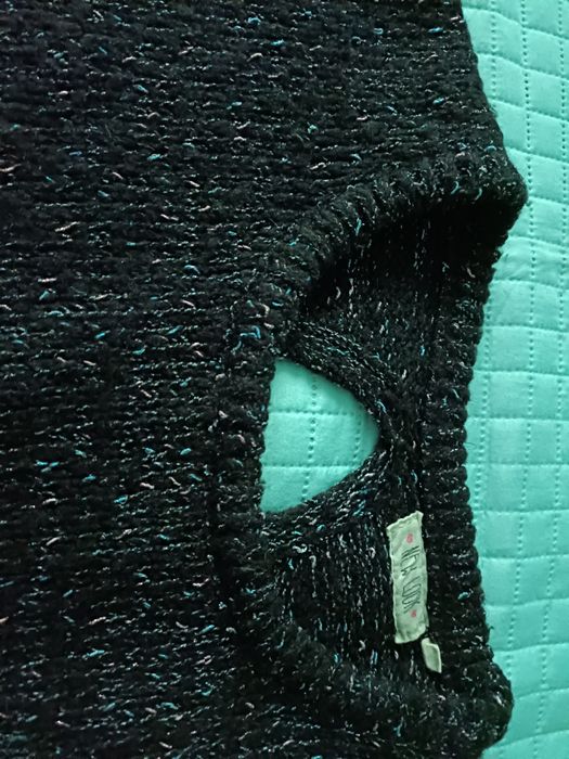 Czarny długi sweter