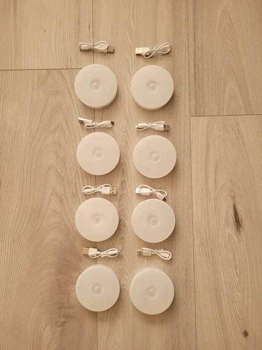 Zestaw 8 lampek lamp LED z czujnikiem ruchu  Ciepłe światło usb czujka