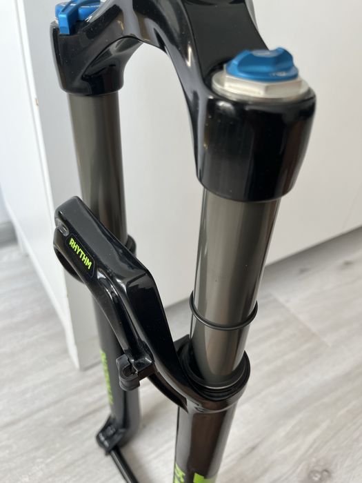 Fox Rhythm 34 – 27,5”+ / 29”, Skok 130 mm, Oś 15x110 Boost