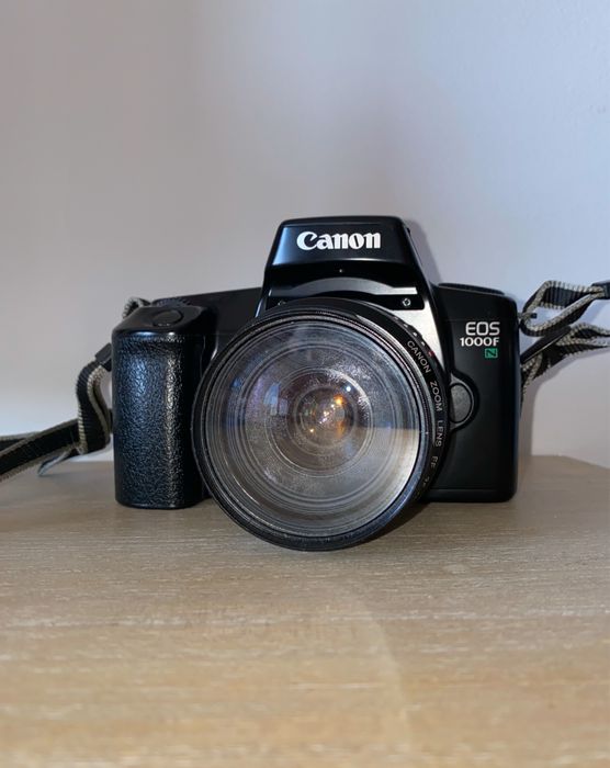 Canon EOS 1000F N