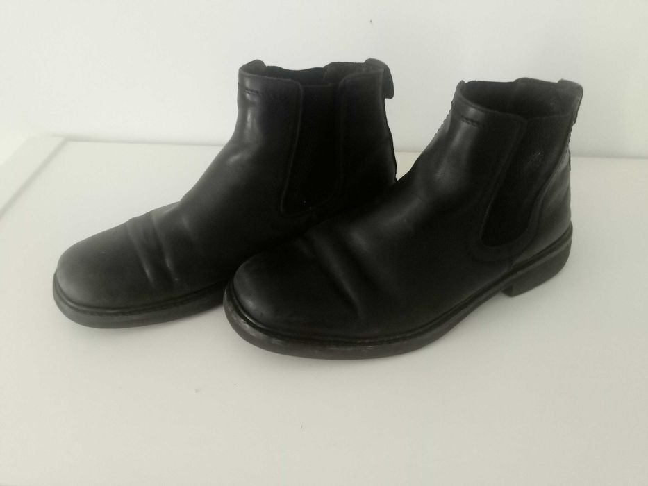 Sapatos de diferentes marcas