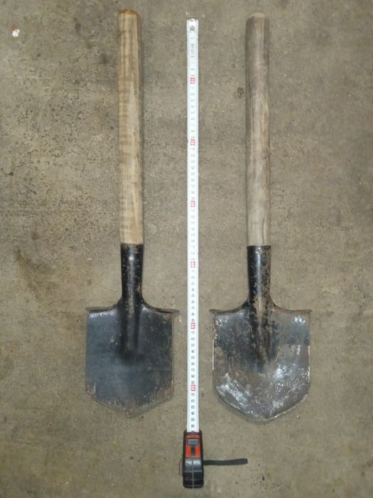 Саперна лопата : 64 см на 14 см ; військова лопата