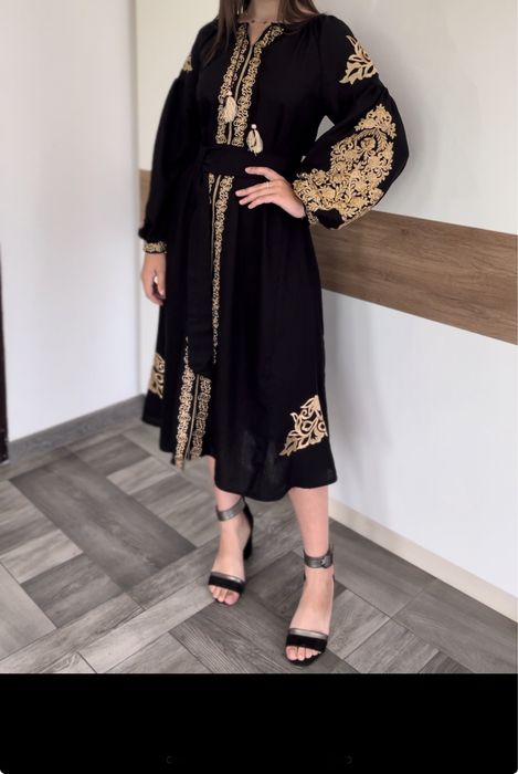 Вишита сукня, вишиванка чоловіча та жіноча