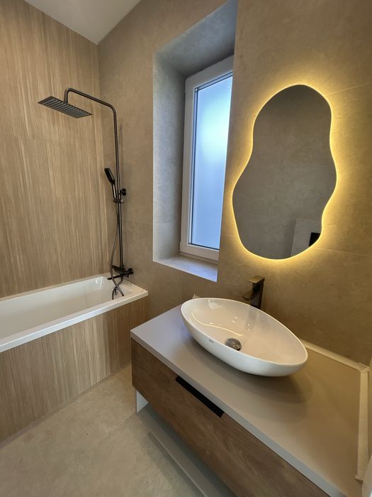 Продаж новенького будинку , заходи і живи!  Американка, без комісії.