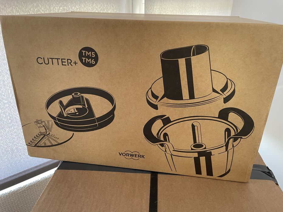 Bimby TM6 com 2 copos+mandolina+descascador e espiralizador