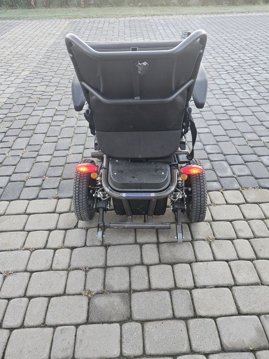 Wozek inwalidzki elektryczny