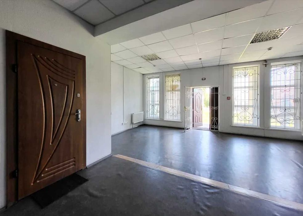 (8) Здається в оренду комерційне приміщення в смт. Калинівка 9726