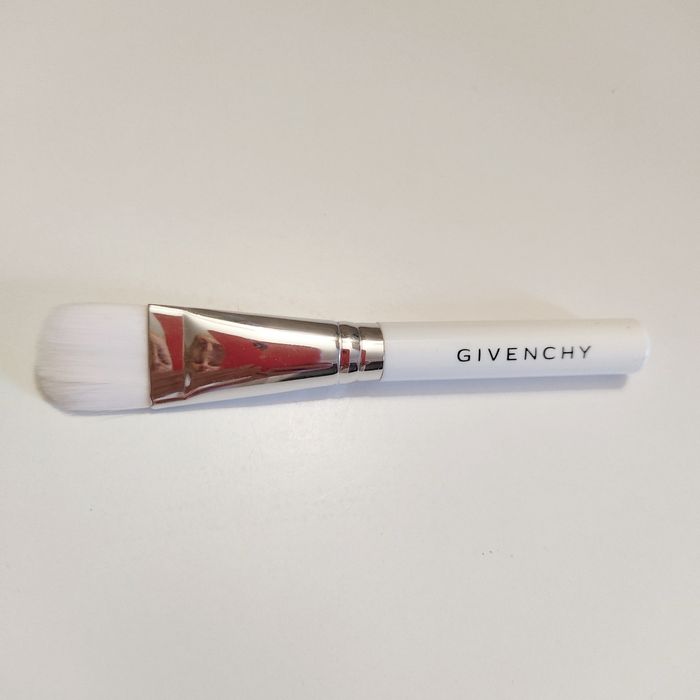 М'яка кисть Givenchy для маски, BB крему