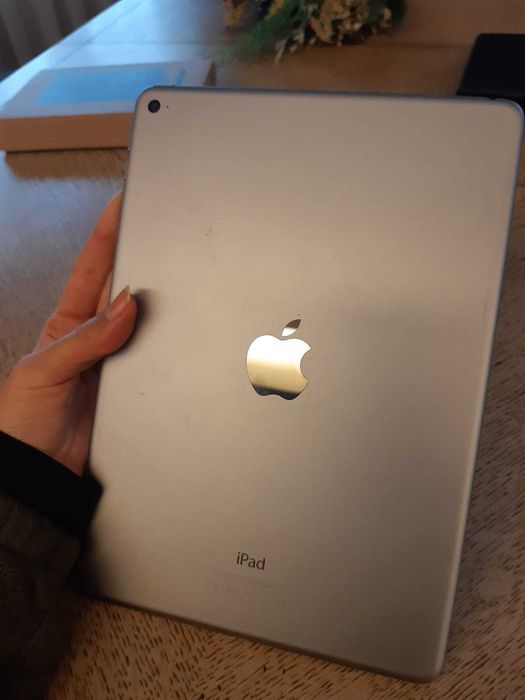 iPad Air 2 64 GB (Ótimo estado) + Capa com teclado