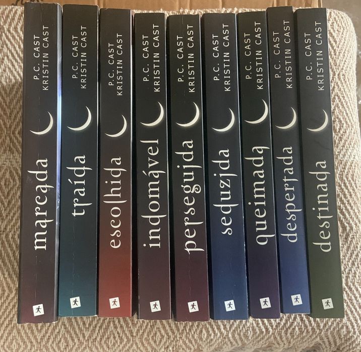 Vendo vários livros, muito bem estimados, como novos