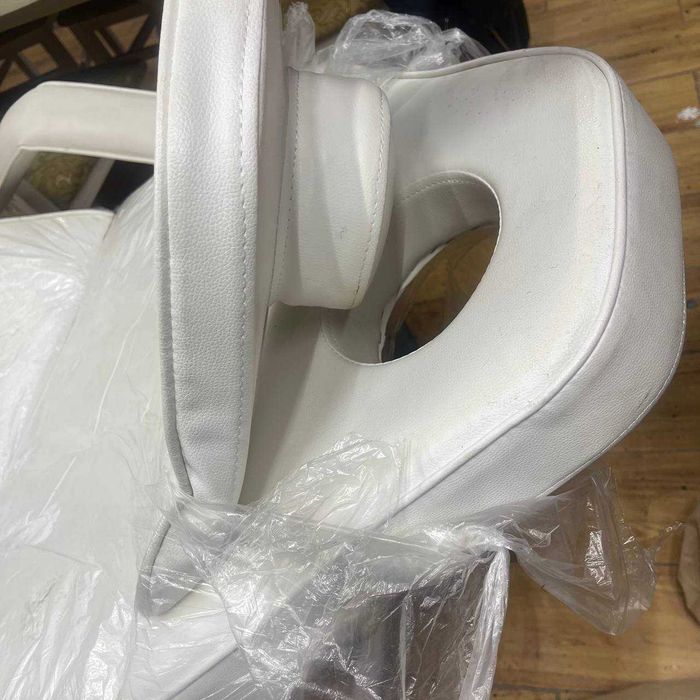 кушетка,  для косметологічних процедур або масажу.