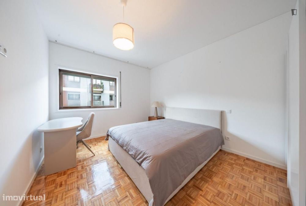 Quarto - localizado em Guimaraes