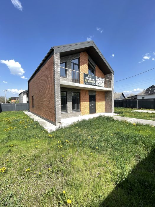 Продаж капітального 2-поверхового цегляного будинку можна під ЄОселю