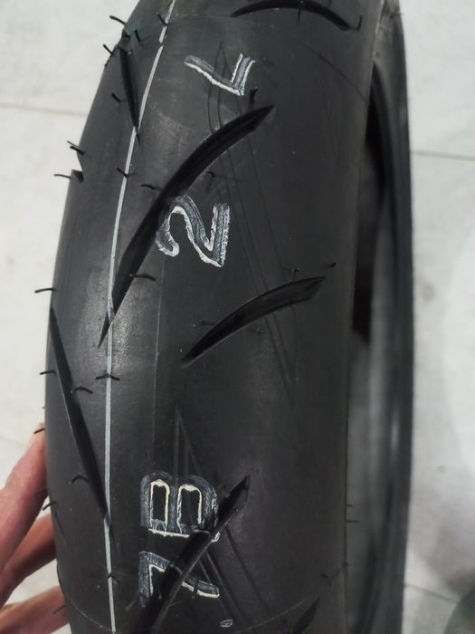 pneu novo  mota 120/70/17  brisdgestone battlax s, 21
