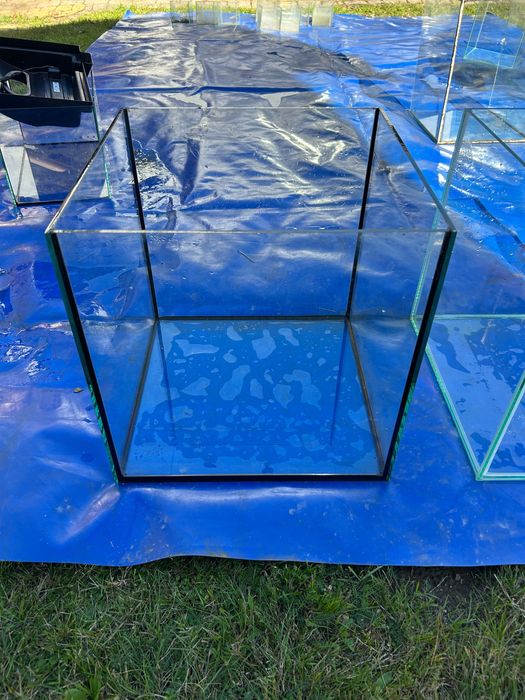 Akwarium o wymiarach 40x40x40 pojemność 64l