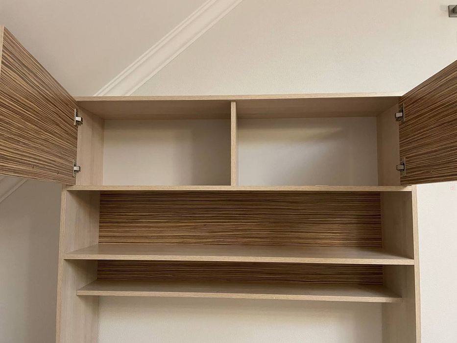 Робочий стіл (з полицями)