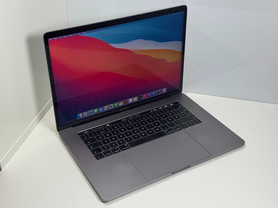 MacBook Pro 15 2016 Touchbar i7 16GB RAM 256GB SSD Super Stan