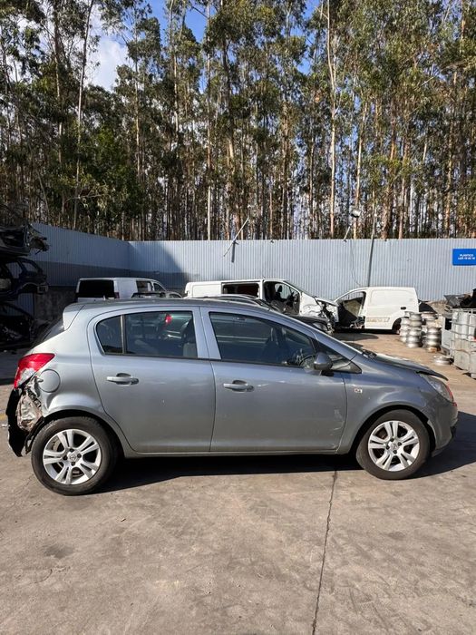 Para peças OPEL Corsa D